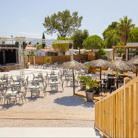 Camping Mobilhome 6 Personnes *